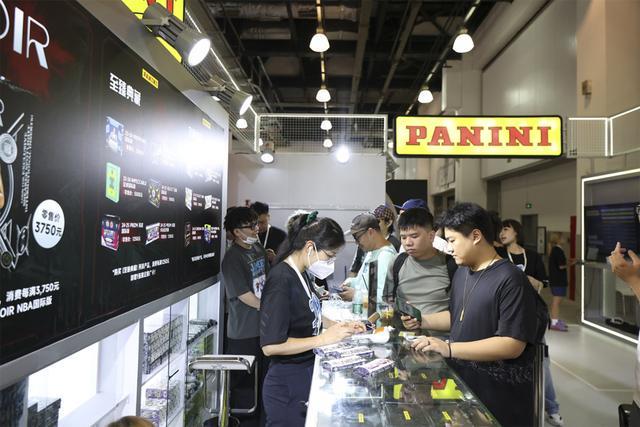 来｜小小卡牌开启潮流新玩法pg电子平台让日常生活美起(图2)